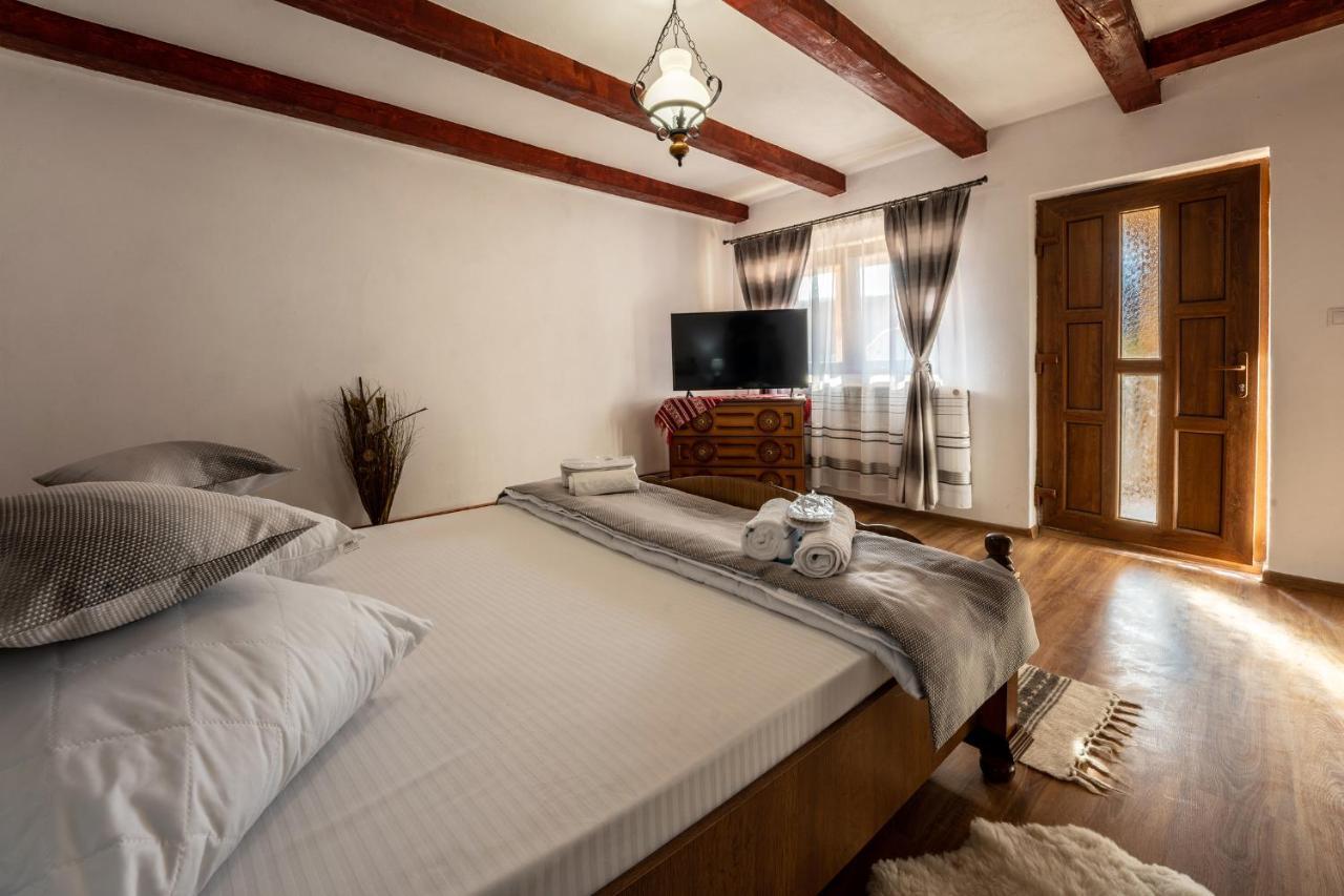 Casa Brutarului Crit Hotel ภายนอก รูปภาพ