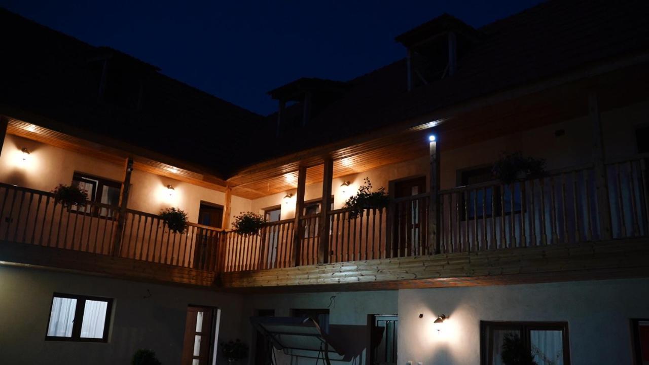 Casa Brutarului Crit Hotel ภายนอก รูปภาพ